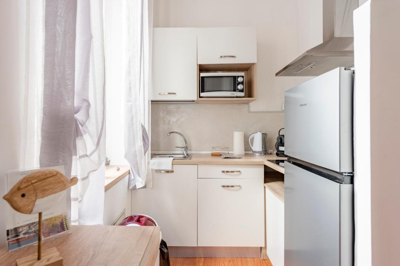 Mazzini 12 Very Central Apartment With Private Garage, Air Conditioning, Wifi, Just 50 Meters From The Beach ラッパロ エクステリア 写真