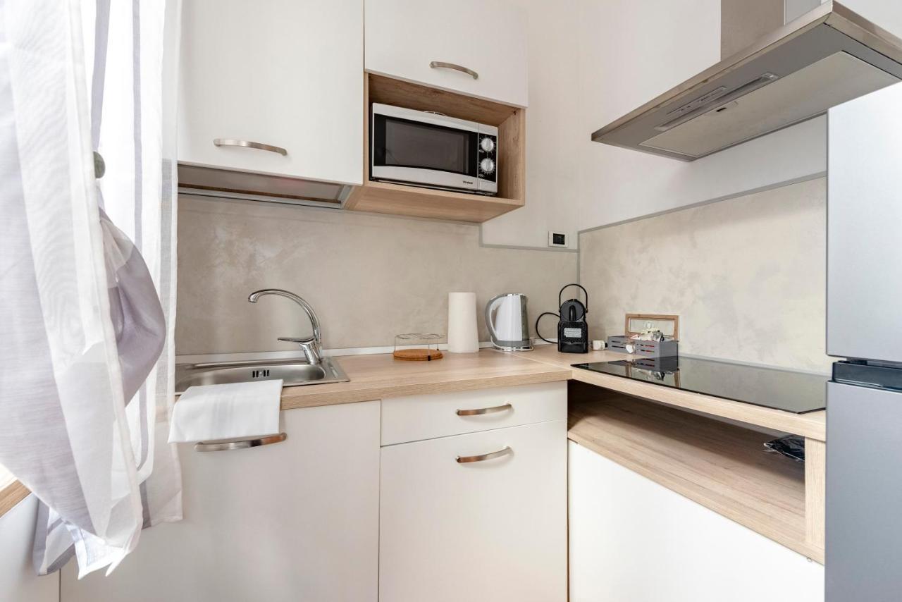 Mazzini 12 Very Central Apartment With Private Garage, Air Conditioning, Wifi, Just 50 Meters From The Beach ラッパロ エクステリア 写真