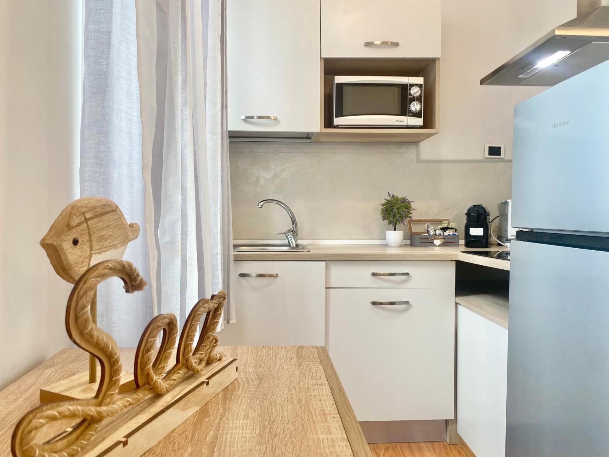 Mazzini 12 Very Central Apartment With Private Garage, Air Conditioning, Wifi, Just 50 Meters From The Beach ラッパロ エクステリア 写真