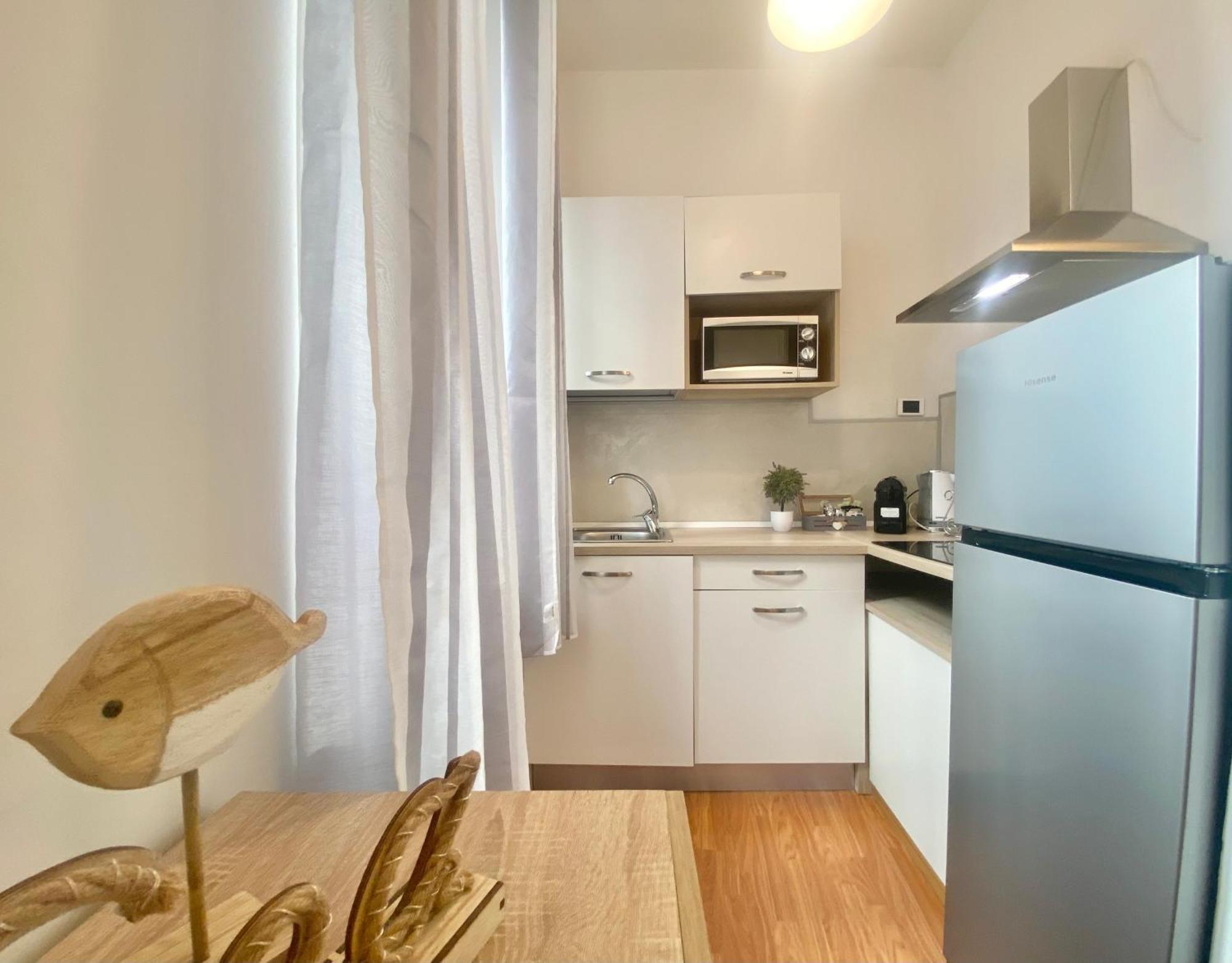 Mazzini 12 Very Central Apartment With Private Garage, Air Conditioning, Wifi, Just 50 Meters From The Beach ラッパロ エクステリア 写真