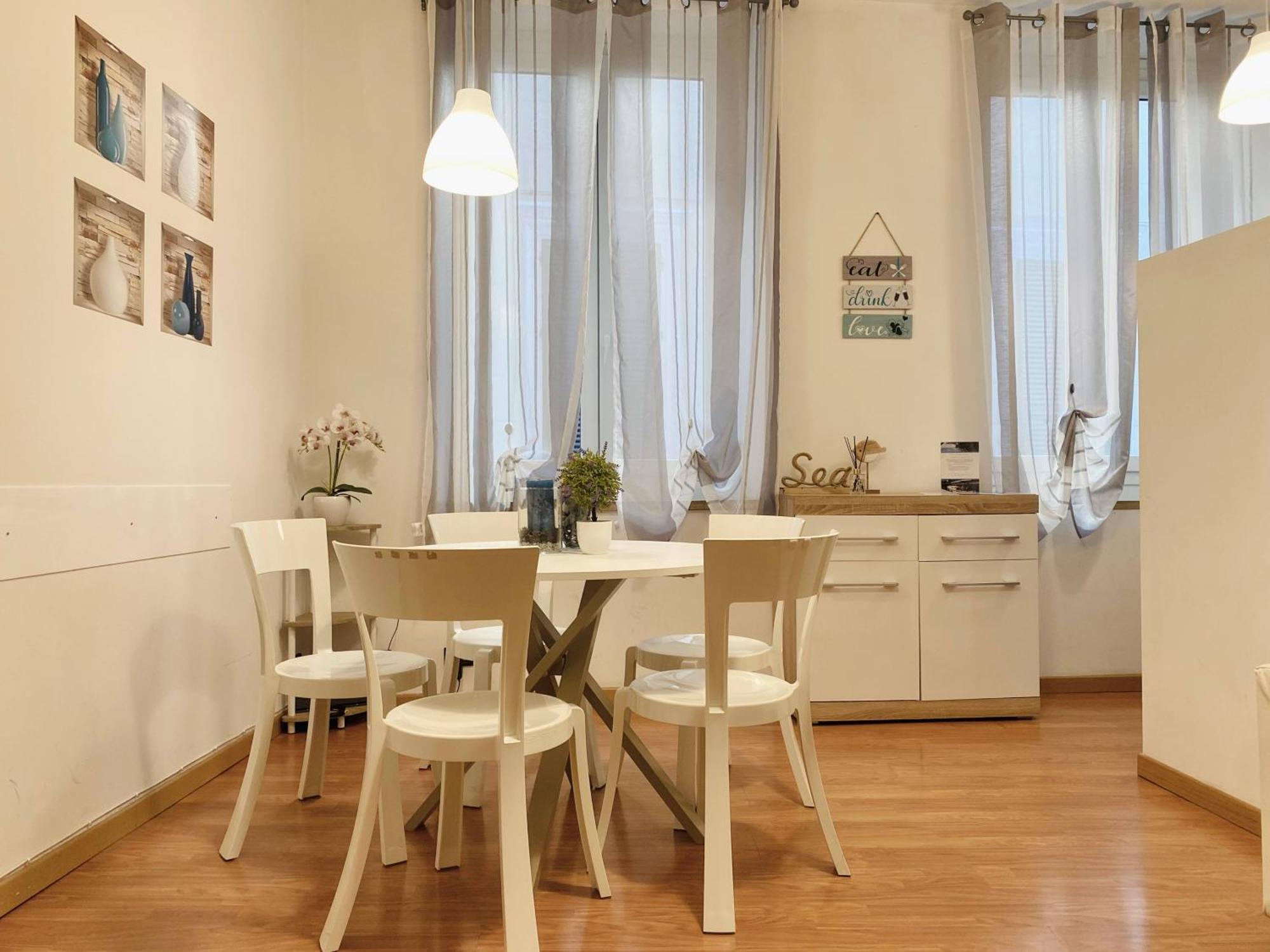 Mazzini 12 Very Central Apartment With Private Garage, Air Conditioning, Wifi, Just 50 Meters From The Beach ラッパロ エクステリア 写真